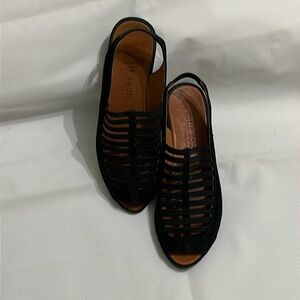 Gentle Souls by Kenneth Cole women’s Lee sling back sandals